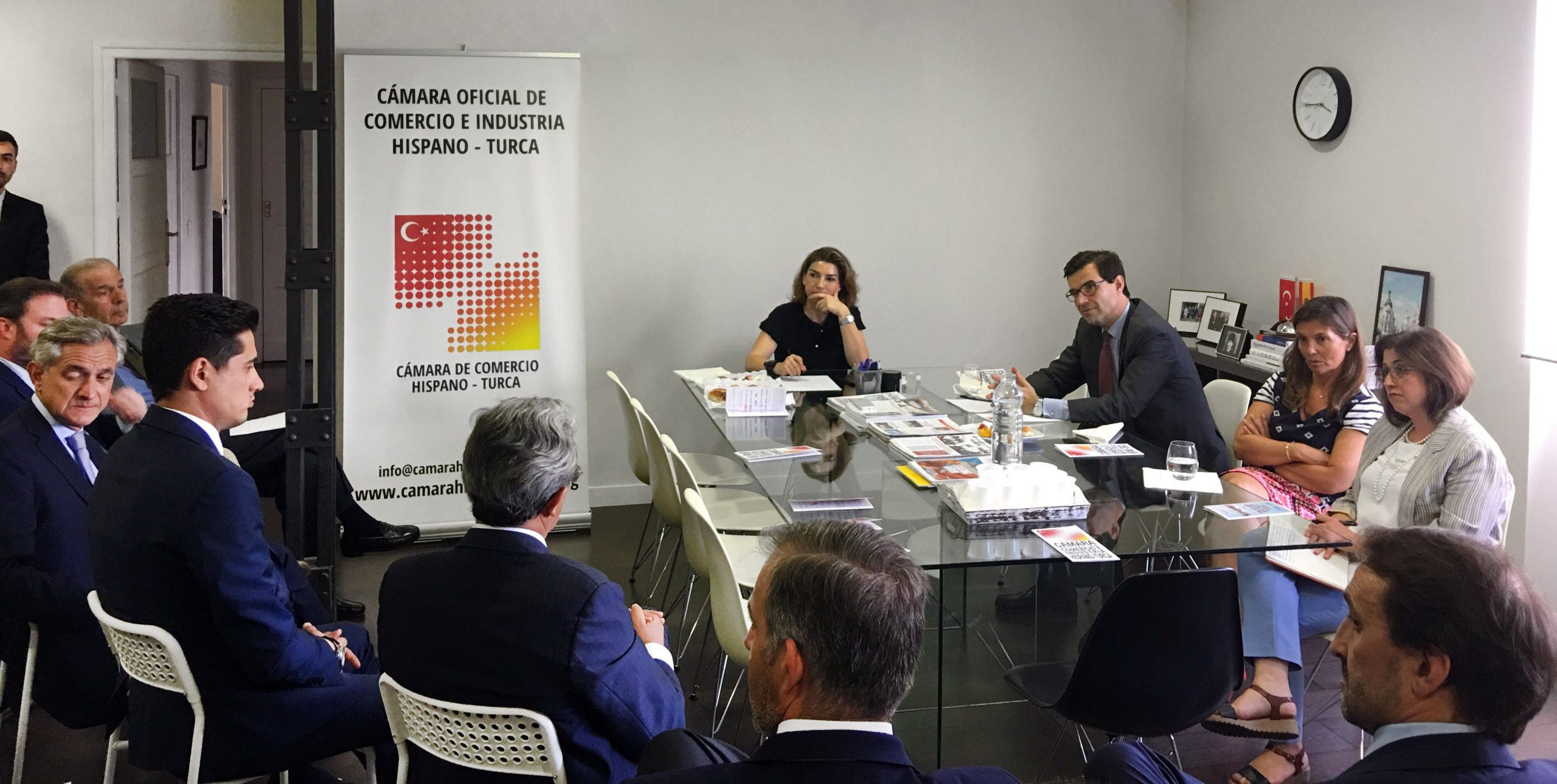 Reunión del nuevo Embajador de España con los socios de la Cámara